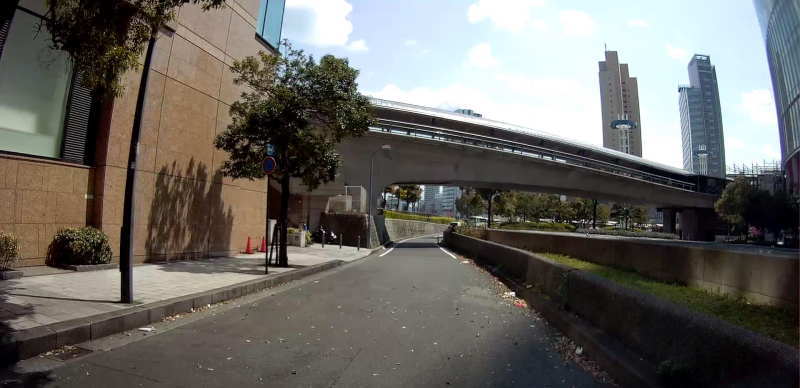 桜木町駅方面とtランドマークタワーを繋ぐ、動く歩道